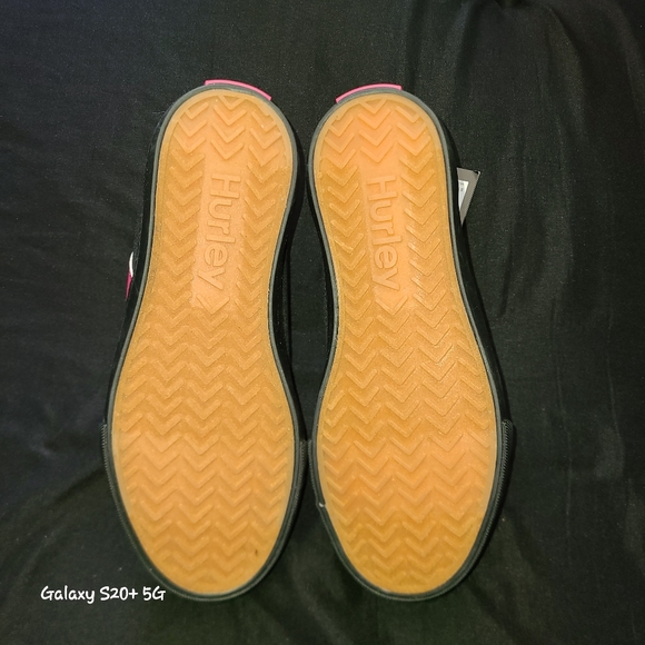 Hurley - Picture 5 of 7